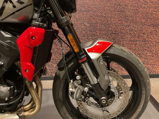 トライデント660 ワンオーナー シルバーアイス