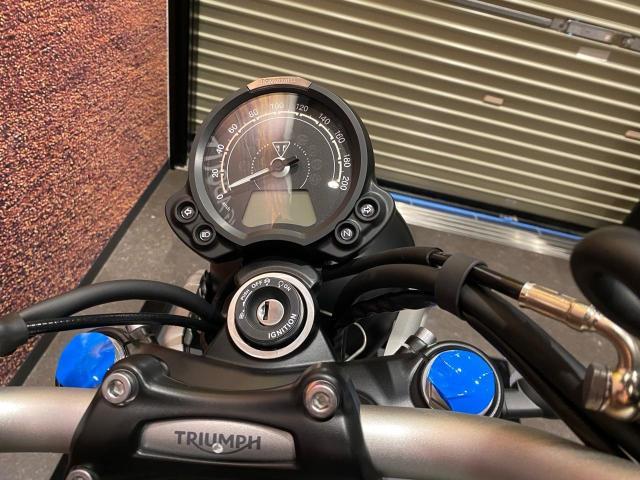 スクランブラー900 登録済み未使用車