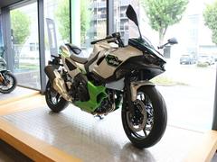 カワサキ　Ｎｉｎｊａ　７　Ｈｙｂｒｉｄ　２０２４年モデル