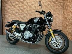 ホンダ　ＣＢ１１００ＲＳ　２０１７年モデル　ＥＴＣ　グリップヒーター　エンジンガード　１７インチホイール　空冷インライン４