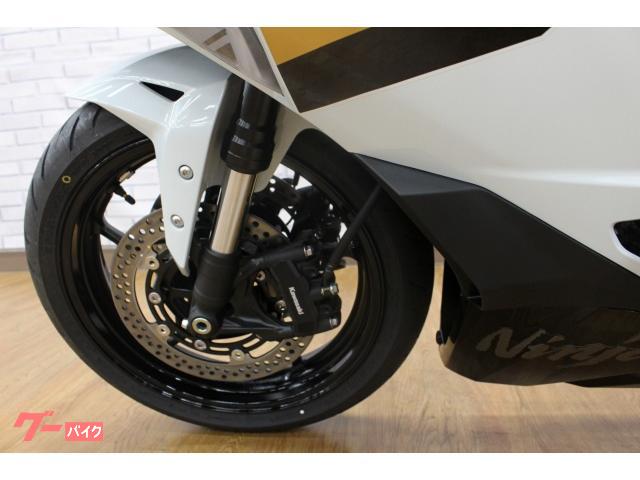 カワサキ Ninja ZX－4R SE クイックシフター／スライダー