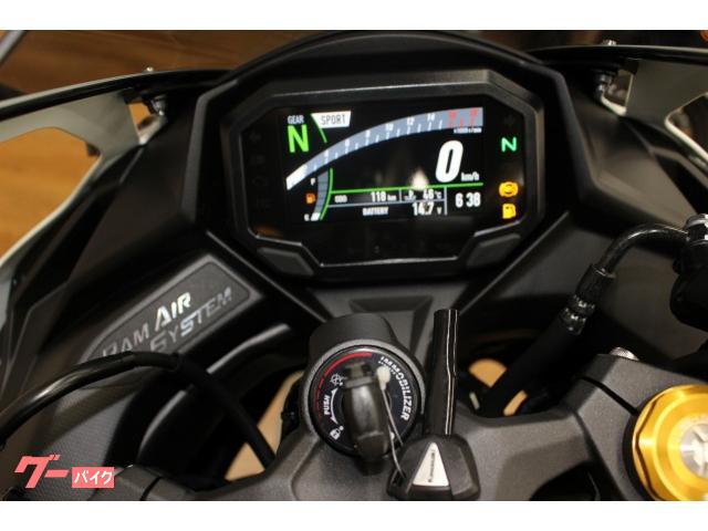 カワサキ Ninja ZX－4R SE クイックシフター／スライダー
