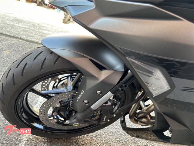 カワサキ Ninja ZX－4R SE メタリックマットグラフェン