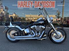 ＨＡＲＬＥＹ−ＤＡＶＩＤＳＯＮ　ＦＬＳＴＦ　ファットボーイ　１０３エンジン　１６８９ｃｃ　マフラー　ハンドル　エアクリ　ＬＥＤヘッドライト　シールド