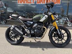 ＴＲＩＵＭＰＨ　スクランブラー４００Ｘ　ノーマル　マットカーキグリーン／フュージョンホワイト