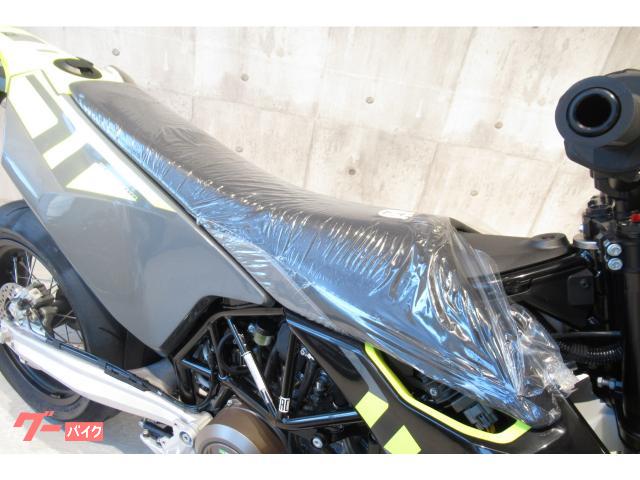 HUSQVARNA 701スーパーモト 2023年モデル