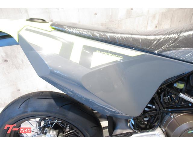 HUSQVARNA 701スーパーモト 2023年モデル