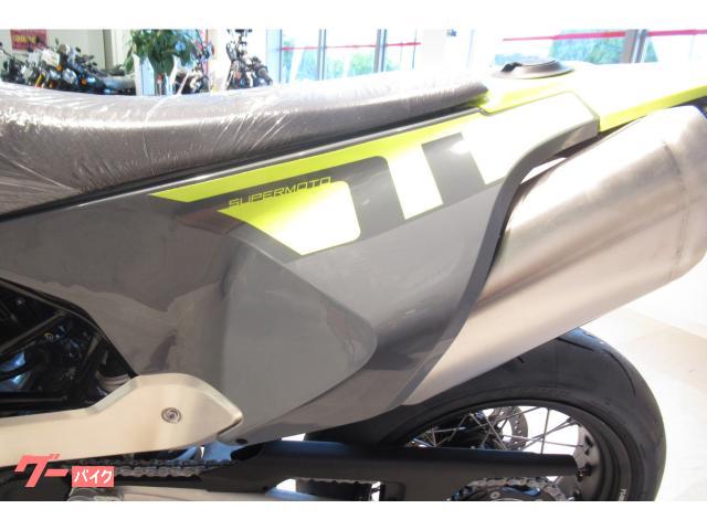 HUSQVARNA 701スーパーモト 2023年モデル