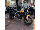 トライデント660 Cosmic Yellow ／ Sapphire Black
