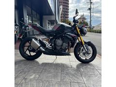 ＴＲＩＵＭＰＨ　スピードトリプル１２００ＲＳ／純正オプション付属／１８３馬力／１２８Ｎｍ　／オーリンズ電子サスペンション／スマートフォン連携機能