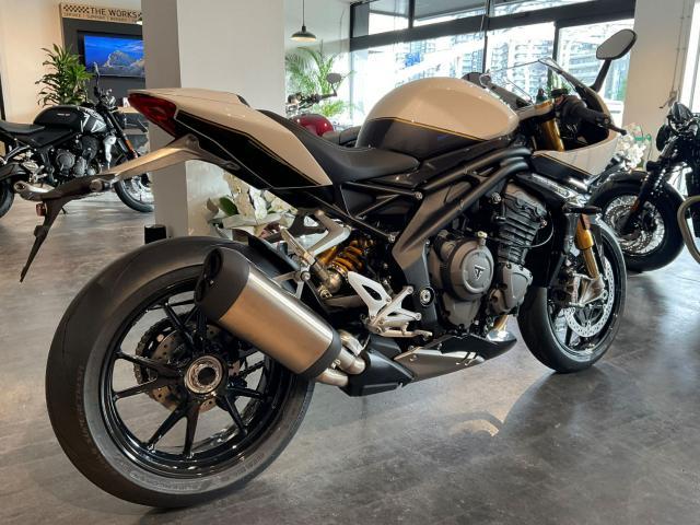 スピードトリプル1200RR