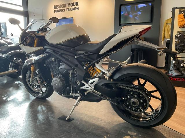 スピードトリプル1200RR