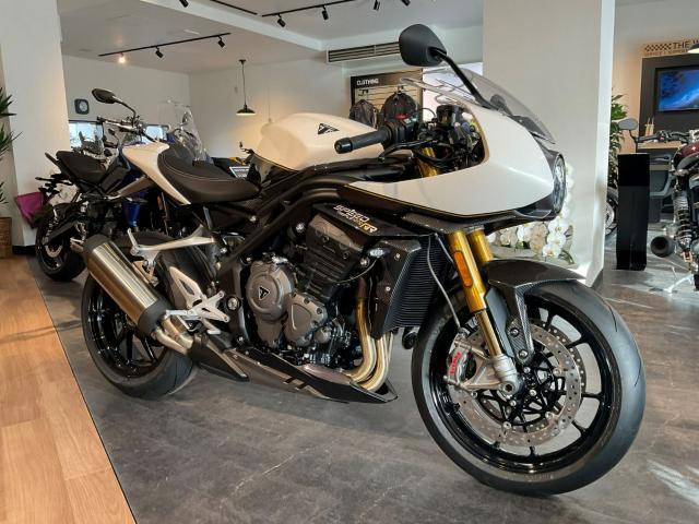 スピードトリプル1200RR