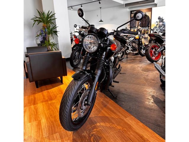 ボンネビルT120ブラック