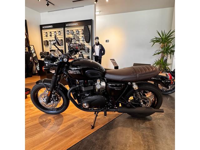 ボンネビルT120ブラック