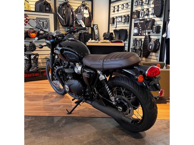 ボンネビルT120ブラック