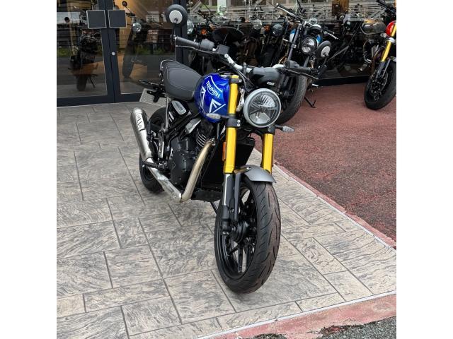 スピード400 2025モデル USB電源標準装備