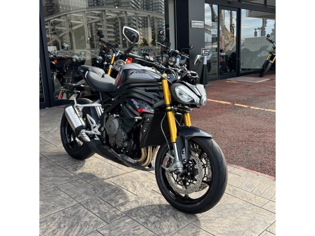 スピードトリプル1200RS／純正オプション付属／183馬力／128Nm ／オーリンズ電子サスペンション／スマートフォン連携機能
