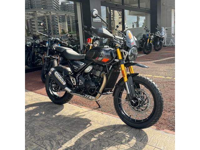 スクランブラー400XC／チューブレススポークホイール／アンダーガード標準装備