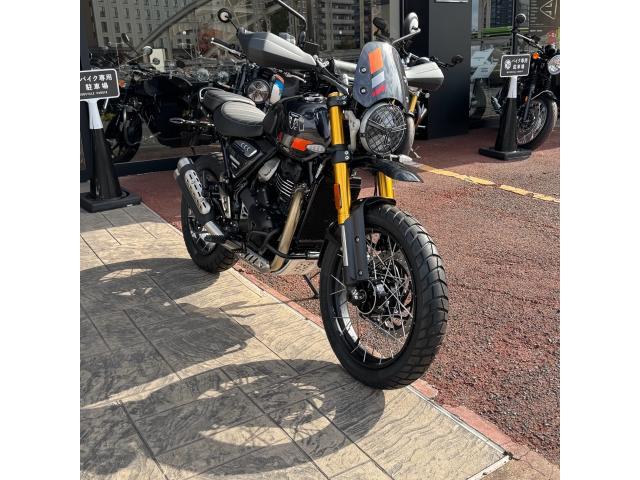 スクランブラー400XC／チューブレススポークホイール／アンダーガード標準装備