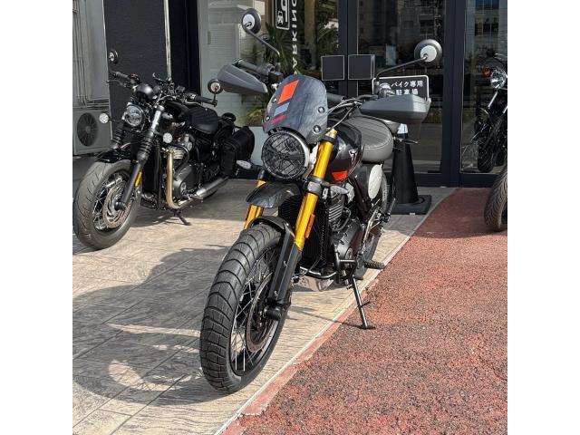 スクランブラー400XC／チューブレススポークホイール／アンダーガード標準装備