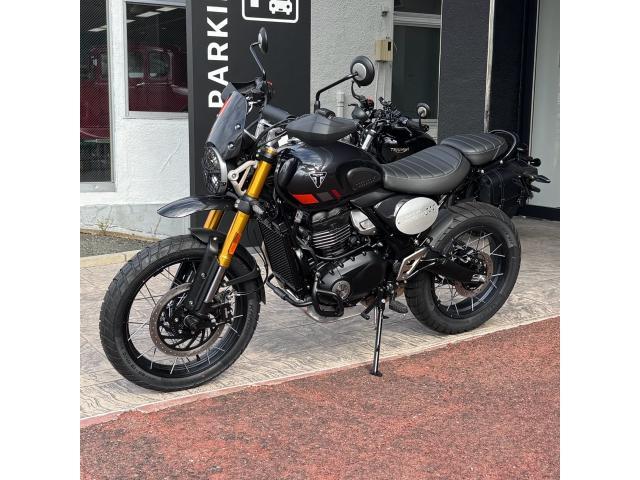 スクランブラー400XC／チューブレススポークホイール／アンダーガード標準装備