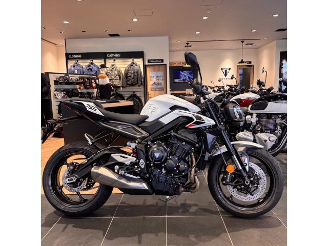 ストリートトリプル765R／2025モデル／認定中古車／120馬力／80Nm／クイックシフター／純正オプション付属