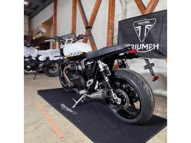 スピードツイン1200／2025モデル／認定中古車／105馬力／112Nm／ライディングモード／USBポート
