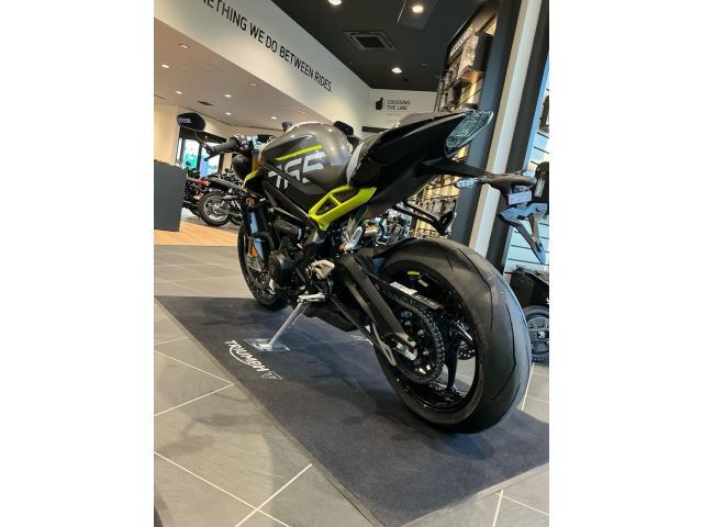 ストリートトリプル765 モト2エディション／限定モデル／シリアルナンバー入り／130馬力／サーキット対応モード／専用パッケージ