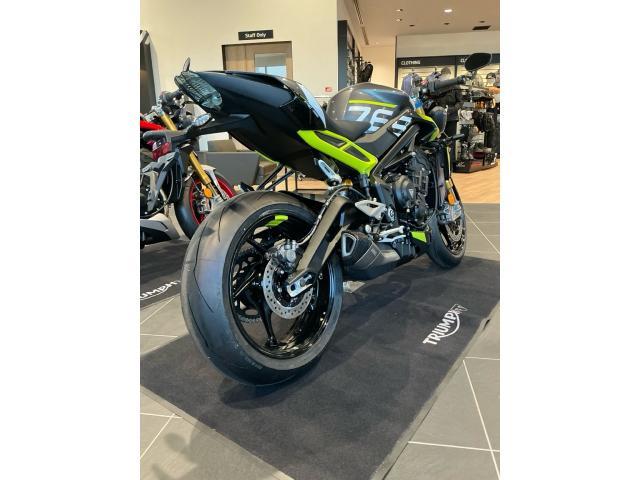 ストリートトリプル765 モト2エディション／限定モデル／シリアルナンバー入り／130馬力／サーキット対応モード／専用パッケージ