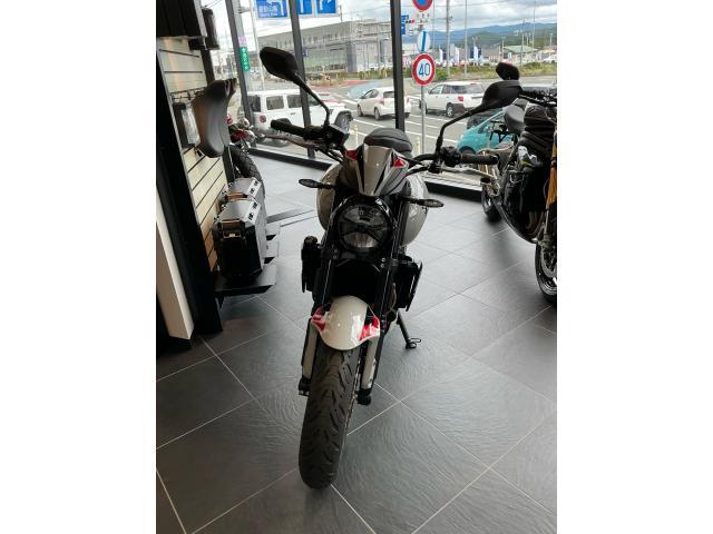 トライデント800