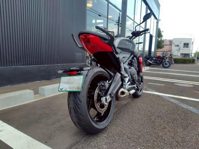 トライデント660