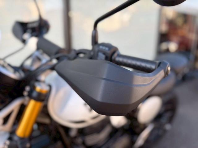 スクランブラー400XC