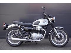 カワサキ　Ｗ８００　空冷バーチカルツインエンジン　ＥＴＣ２．０　ＡＢＳ　グリップヒーター　センタースタンド　ヘルメットロック