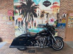 ＨＡＲＬＥＹ−ＤＡＶＩＤＳＯＮ　ＦＬＨＸ　ストリートグライド　２０１０年モデル　マンバ製バッグギア　ナビ　社外マフラー　ハンドル　ＬＥＤライト　ＥＴＣ　保証付