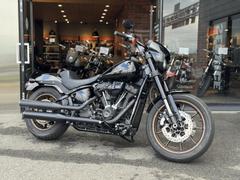 ＨＡＲＬＥＹ−ＤＡＶＩＤＳＯＮ　ＦＸＬＲＳ　ソフテイル　ローライダーＳ　２０２３年モデル　カスタムハンドル　ソロライド　Ｍ８−１１７