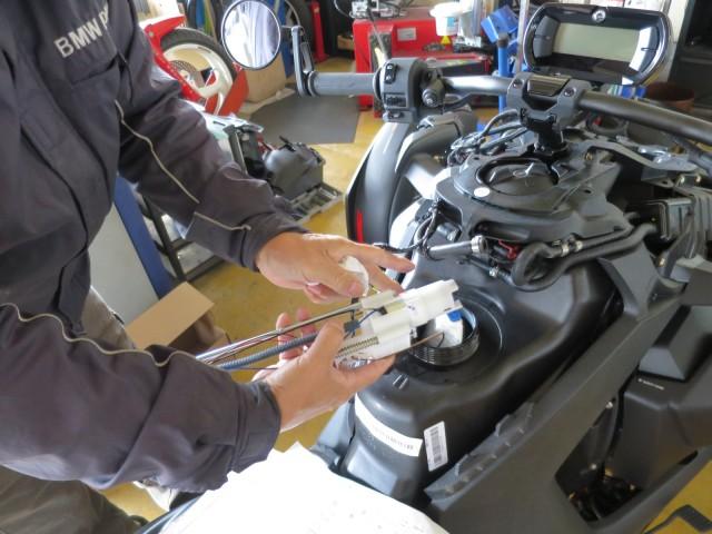 シールリングやホースクランプも新品に交換いたします。
ポンプの取り付け、取り外しには専用工具が必要です。