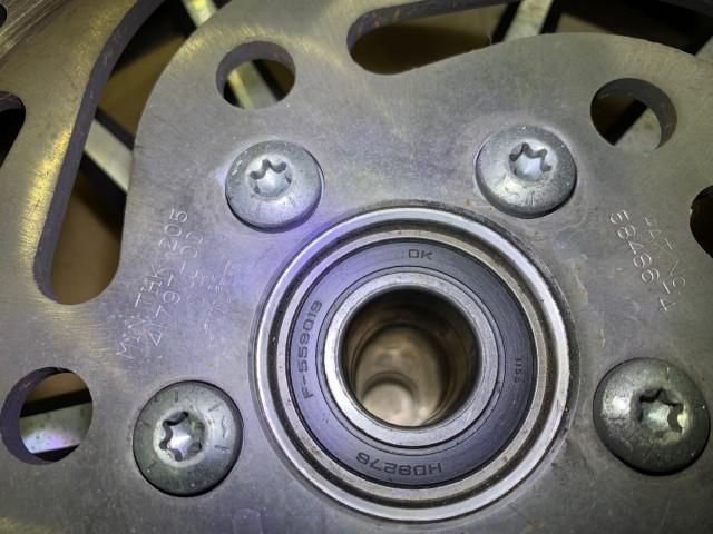 カラー内部も磨いて組付け