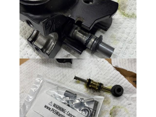 フロントマスターピストン交換