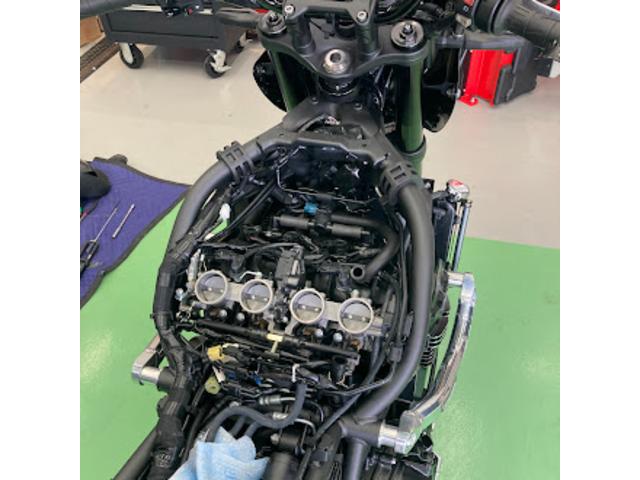 エアクリーナーボックスを外して。