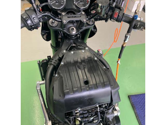 エアークリーナボックス・タンク・サイドカバー・シートを取付け作業は終了です。