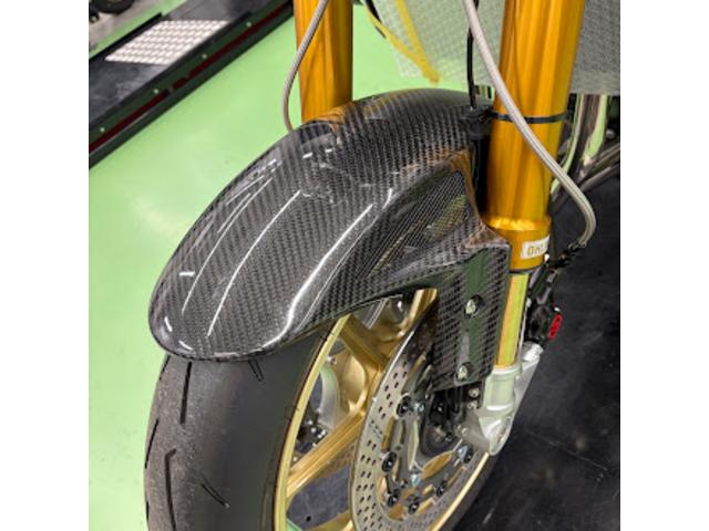 カーボンフロントフェンダー