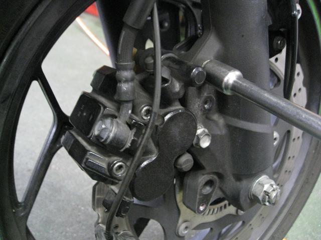 カワサキ Ninja250 ブレーキパッド交換 バイクの修理、メンテナンスの事なら安佐南区のモトランド広島まで！（モトランド広島 沼田店の作業実績  2020/01/16）｜バイクの整備・メンテナンス・修理なら【グーバイク】