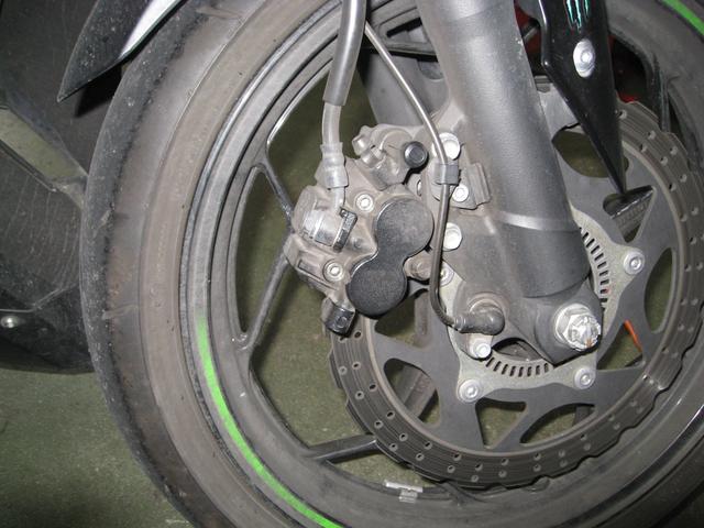 カワサキ Ninja250 ブレーキパッド交換 バイクの修理、メンテナンスの事なら安佐南区のモトランド広島まで！（モトランド広島 沼田店の作業実績  2020/01/16）｜バイクの整備・メンテナンス・修理なら【グーバイク】