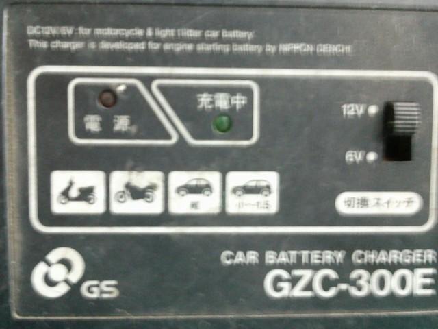 作業中はバッテリー液を補充し補充電