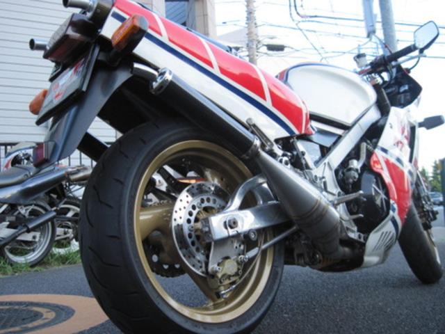 ヤマハ Rzv500r バーハンドル チャンバー スイングアーム カスタム 東京都 小金井市 ｓｐｏｒｔｓ ｐｌａｚａモトプランの作業実績 19 05 バイクの整備 メンテナンス 修理なら グーバイク