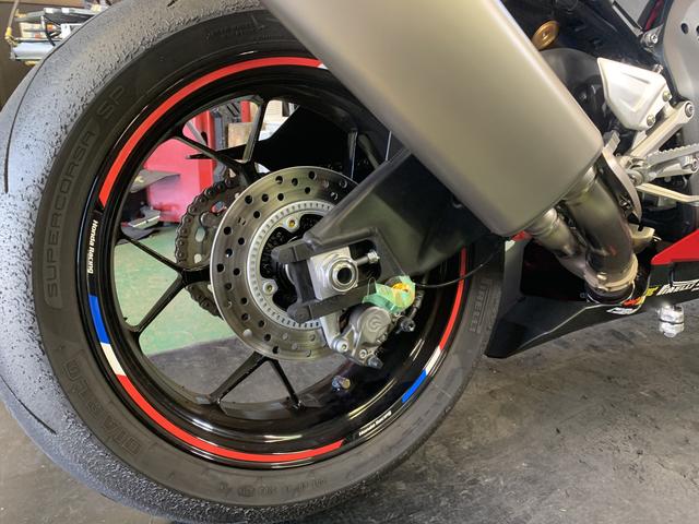 ホンダ Cbr1000rr R 前後タイヤ交換 モトフットの作業実績 12 バイクの整備 メンテナンス 修理なら グーバイク