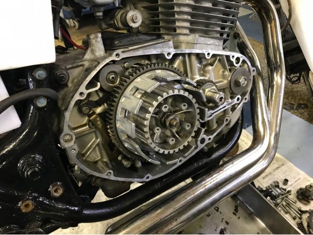 数々のアワードを受賞】 スズキ GSX250E クラッチカバーガスケット