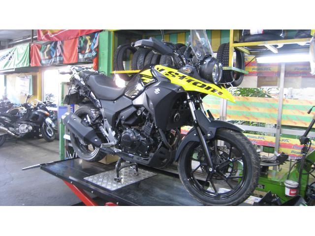 Ｖ－Ｓｔｒｏｍ２５０エンジンガード取り付け（（有）ピットイン今村の