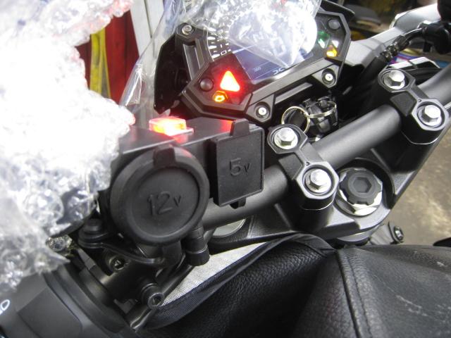 Z400 ＵＳＢ電源取り出し（（有）ピットイン今村の作業実績 2019/04/11）｜バイクの整備・メンテナンス・修理なら【グーバイク】